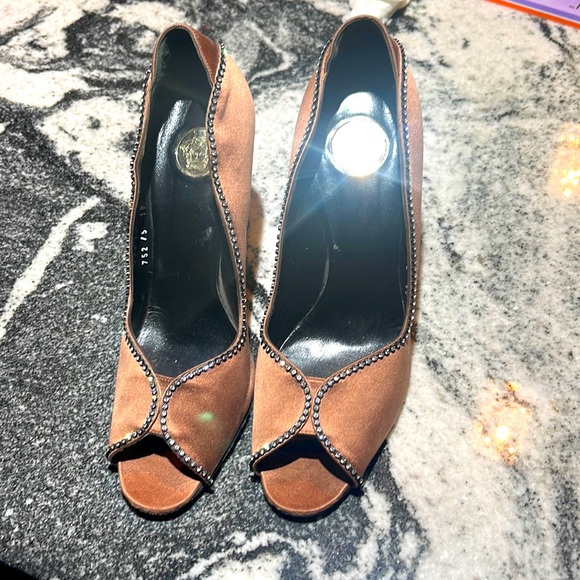 These were sold previously but it was when Poshmark had messed up shipping! - Picture 3 of 6